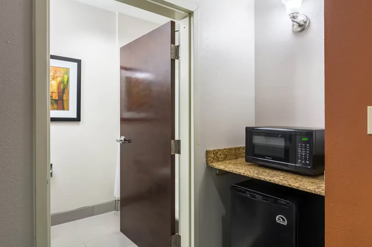 Quality Inn Warsaw guest area